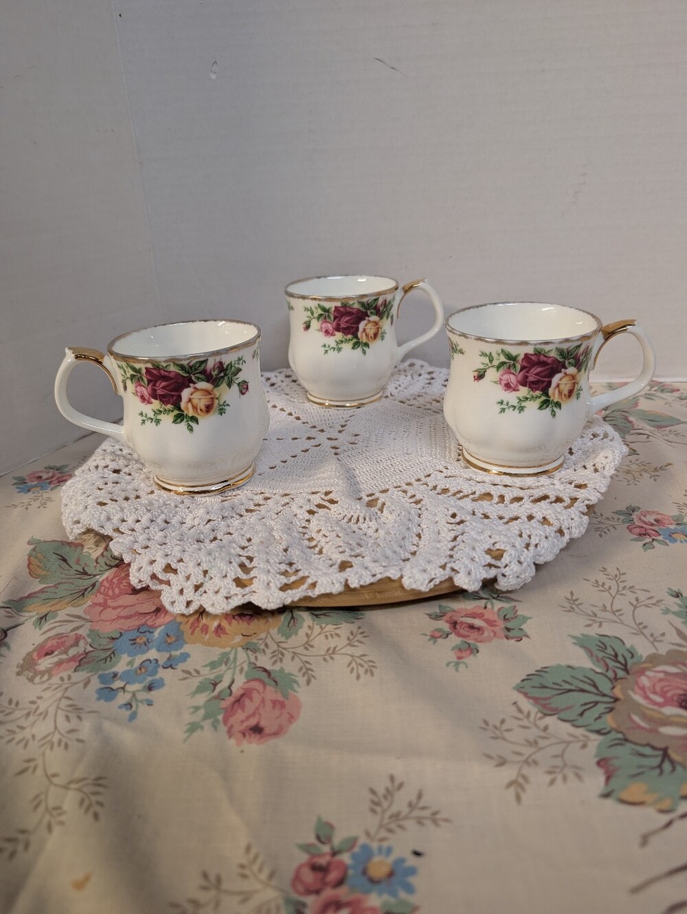 Vintage 1962 Royal Albert Old Country Roses Montrose Coffee Mug Cup Set Lot Of 3